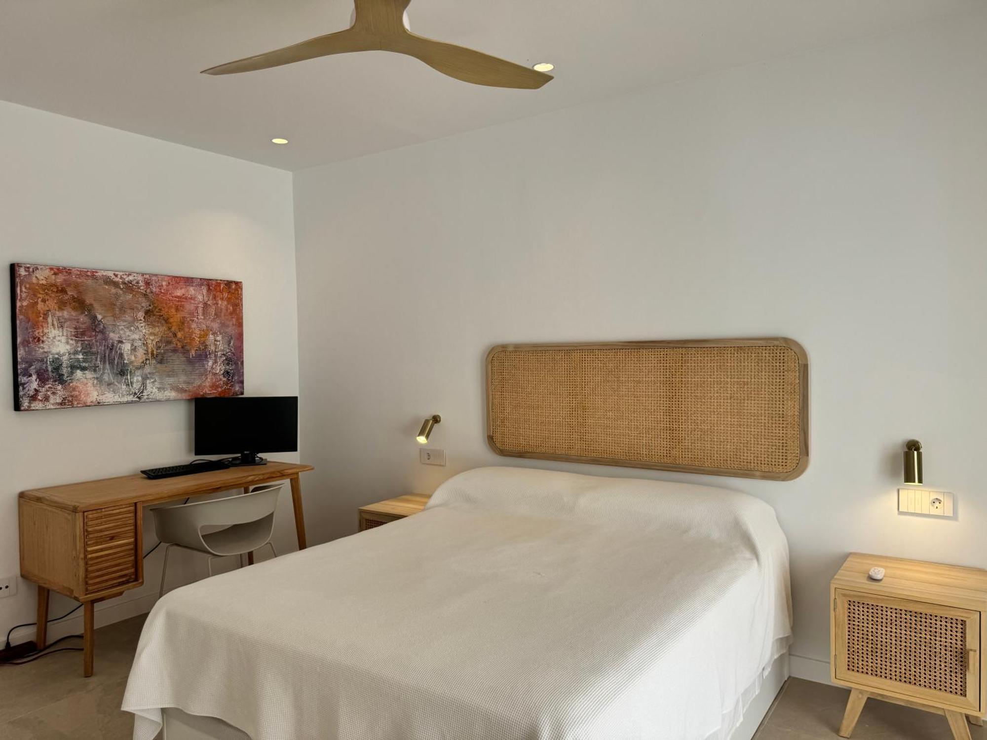 Sea And Mountain Views Penthouse In Guadalmina - Eaw Homes *